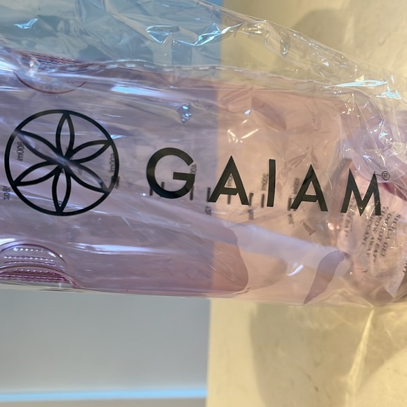 NEW GAIAM Pink Plastic Water Bottle (1000 ml) - Picture 7 of 7
